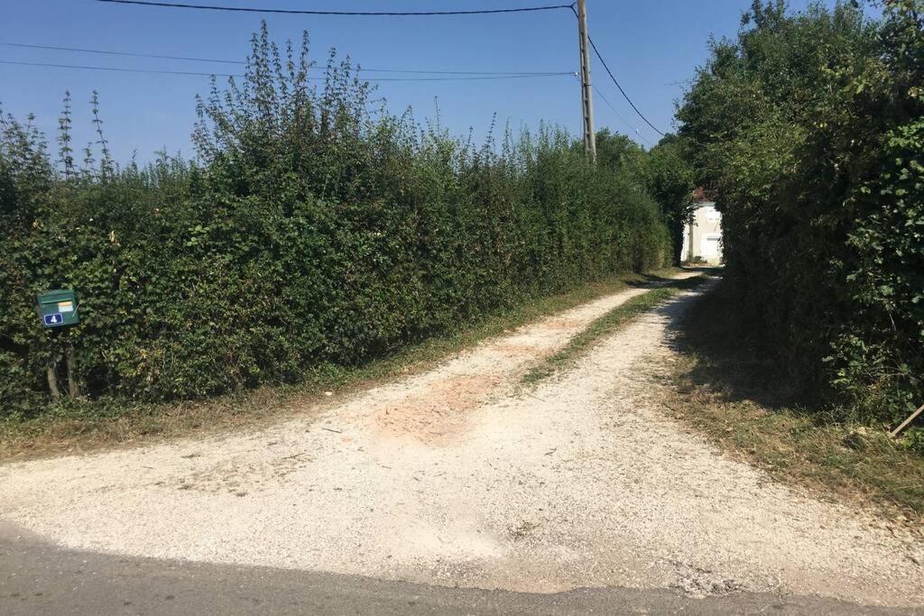 Logement Independant Le Poulailler Proche Guedelon Treigny Exteriör bild